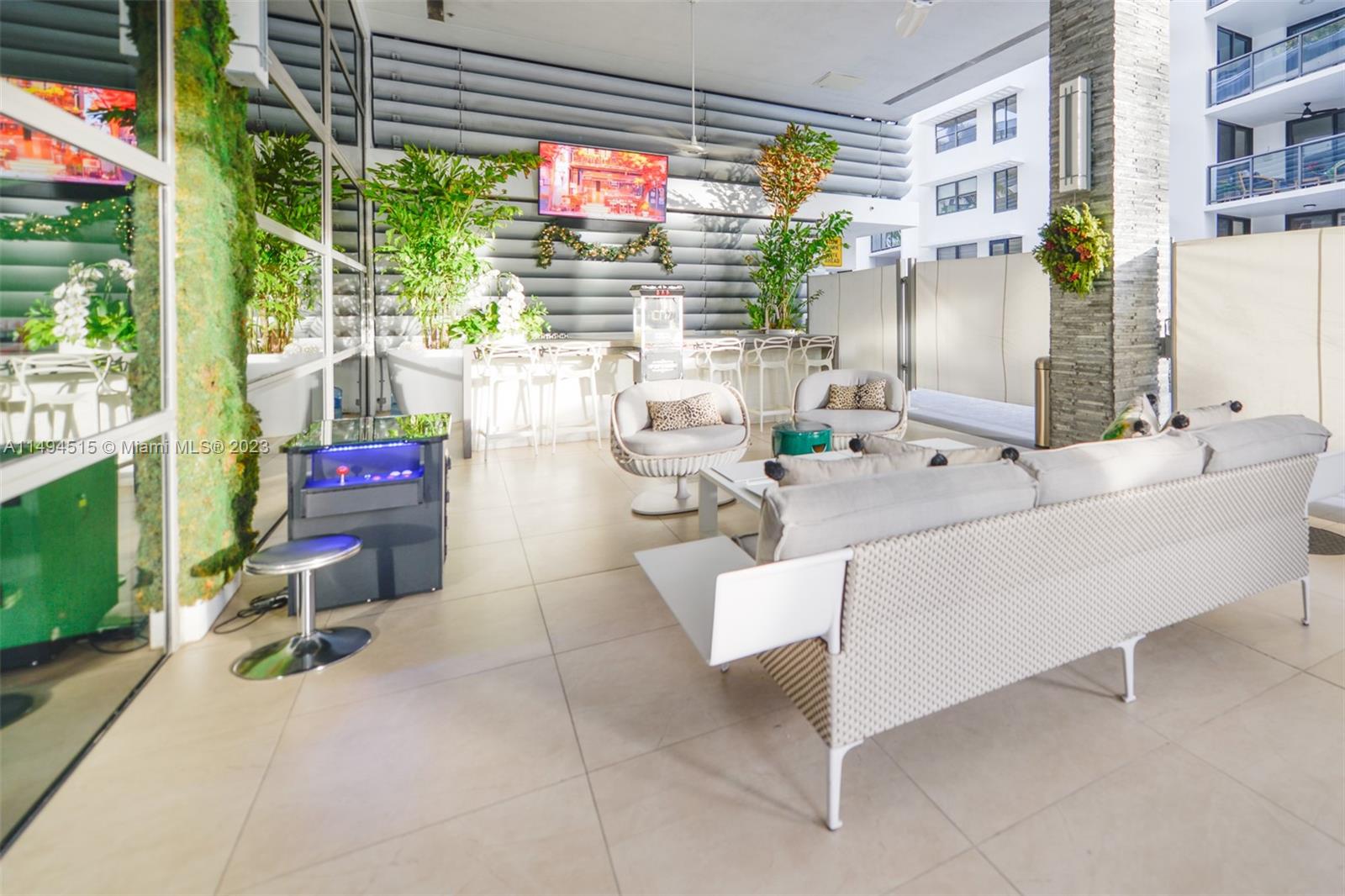 5875 Collins Ave # 1403