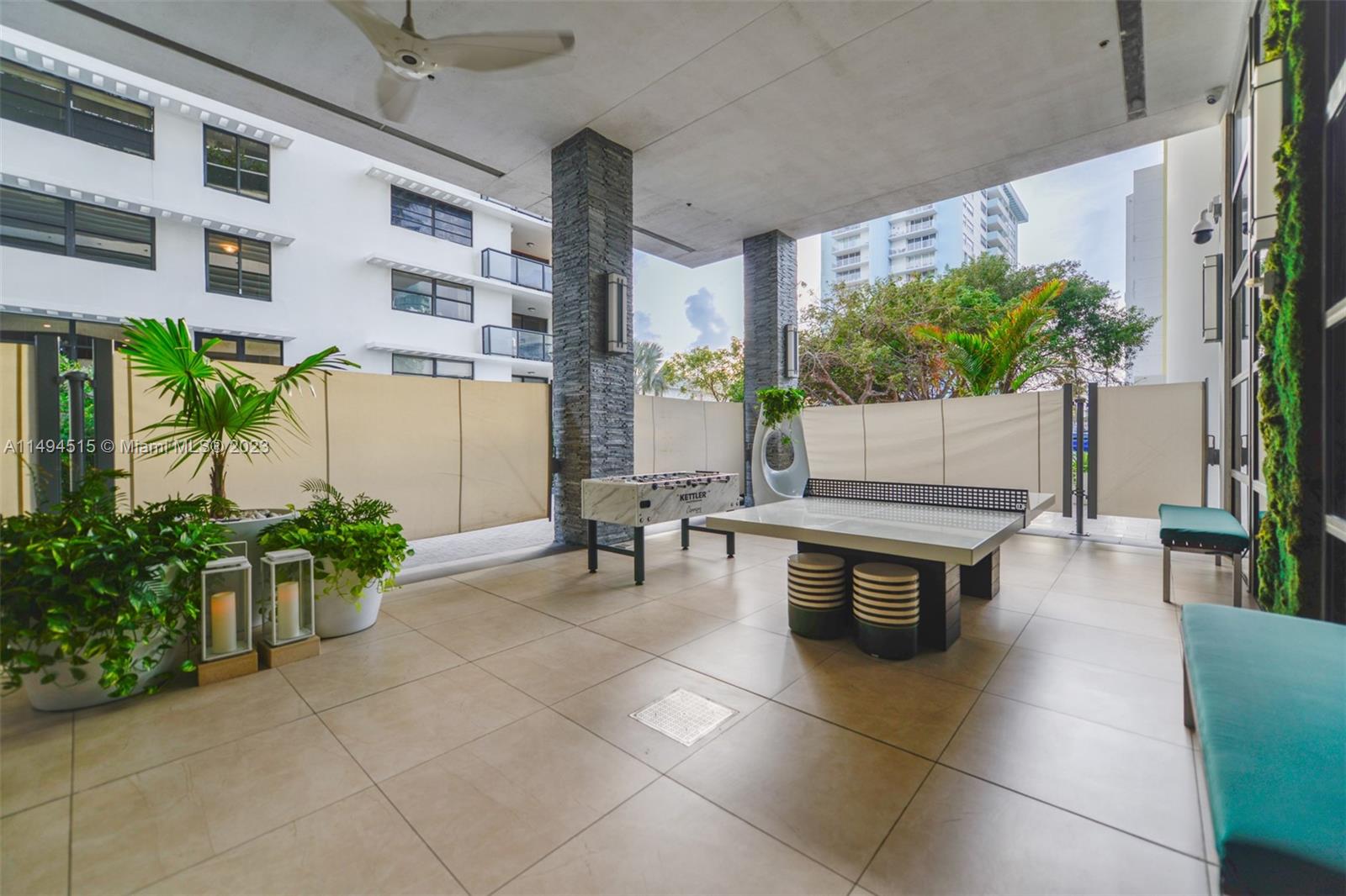 5875 Collins Ave # 1403