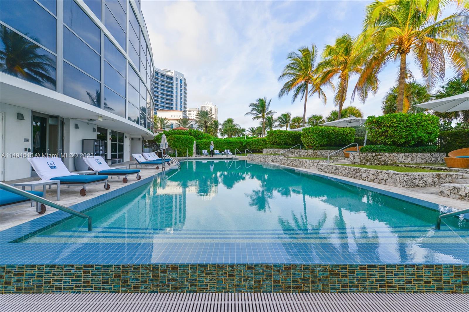 5875 Collins Ave # 1403