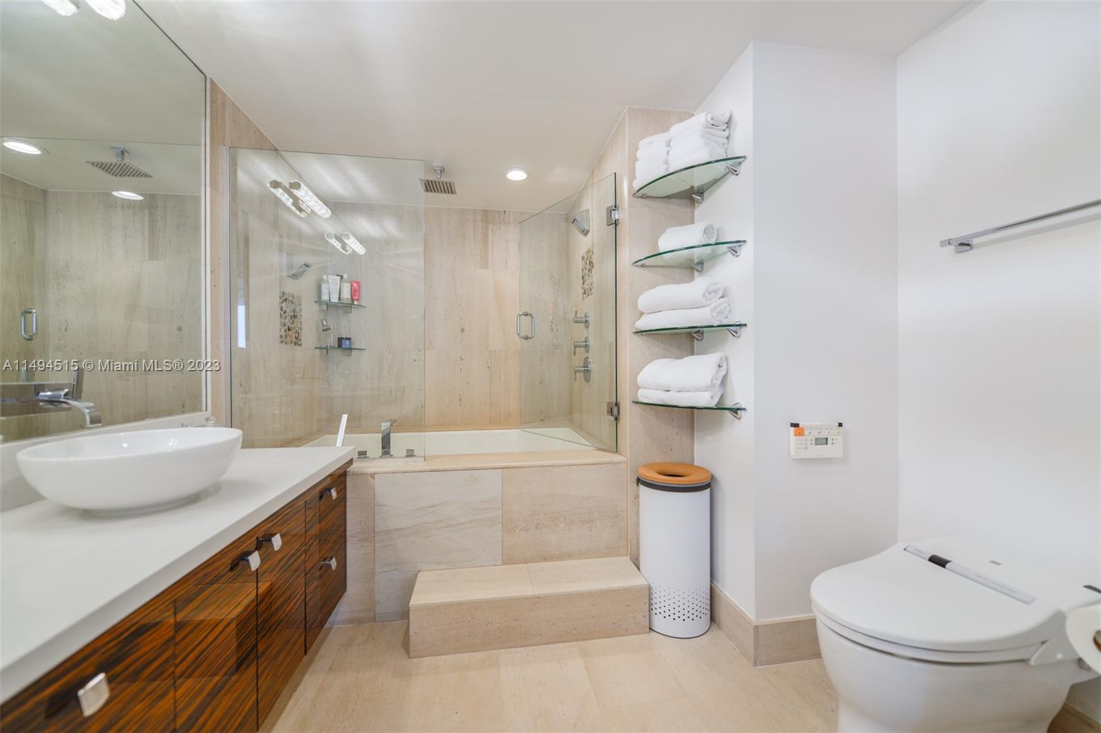 5875 Collins Ave # 1403