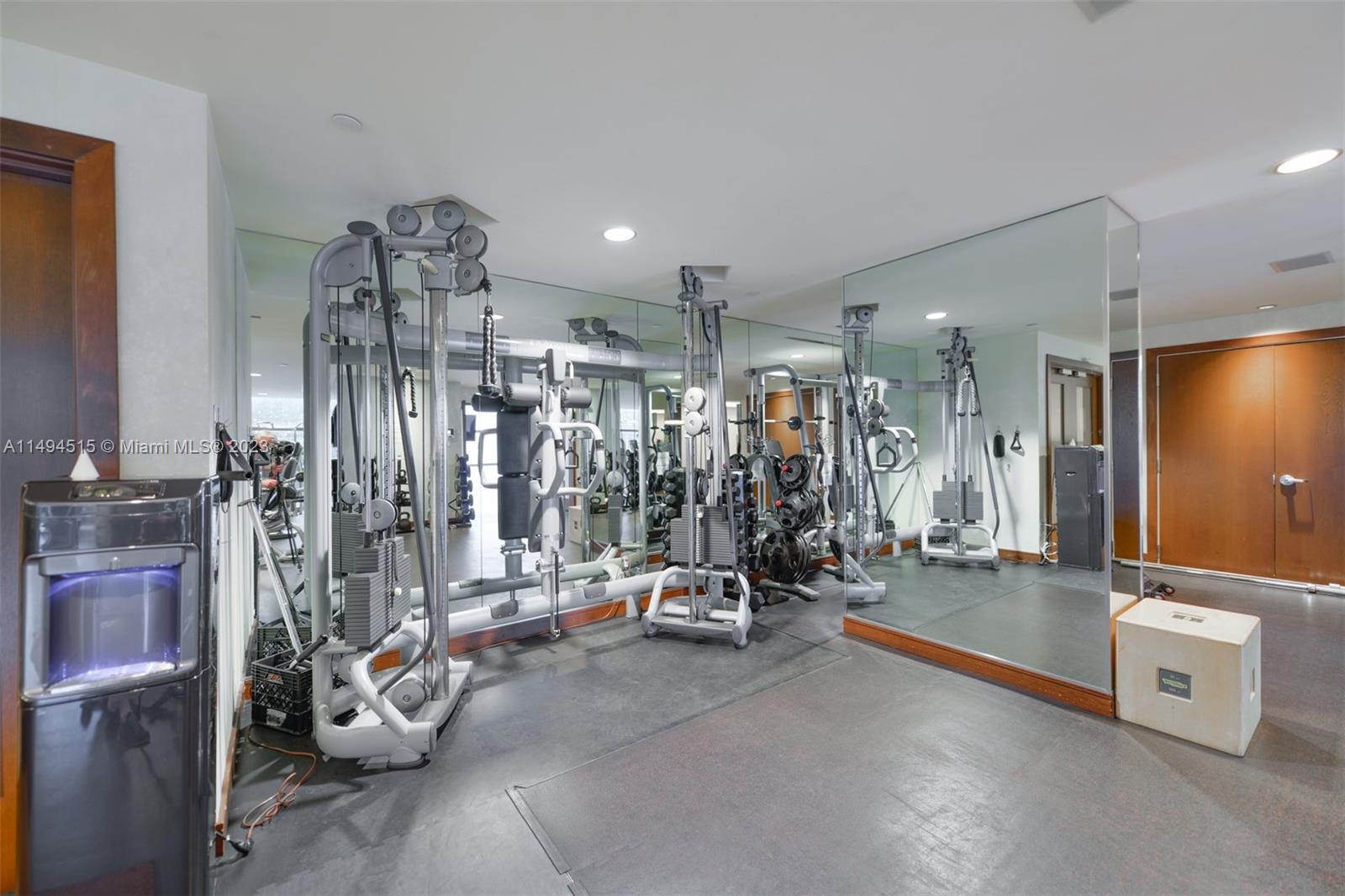 5875 Collins Ave # 1403