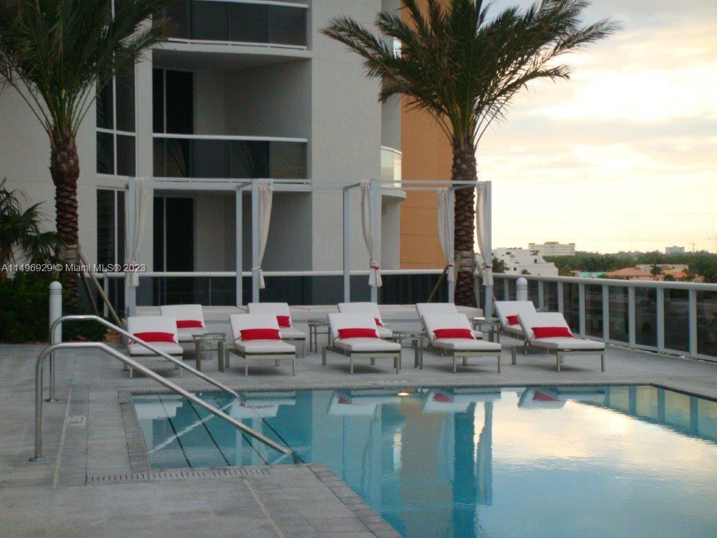 15811 Collins Ave # 2005