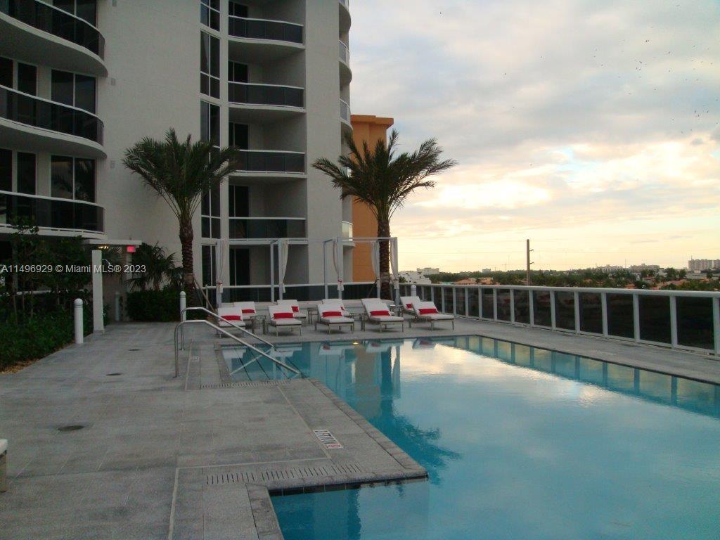 15811 Collins Ave # 2005