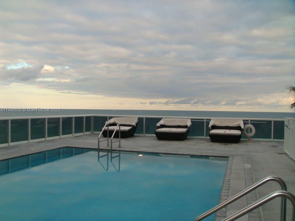 15811 Collins Ave # 2005