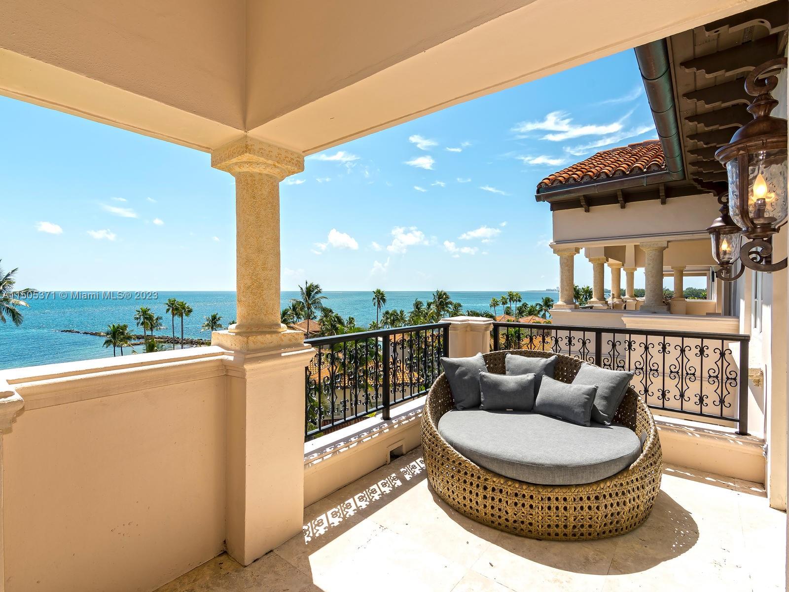 19251 FISHER ISLAND DRIVE Unit: 19251