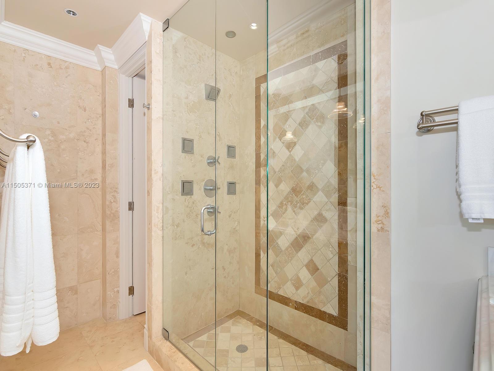 19251 FISHER ISLAND DRIVE Unit: 19251