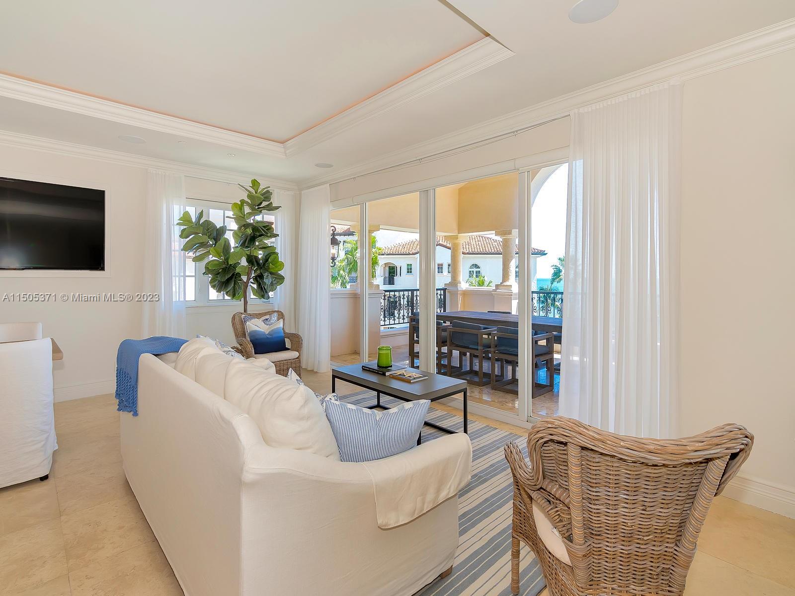 19251 FISHER ISLAND DRIVE Unit: 19251