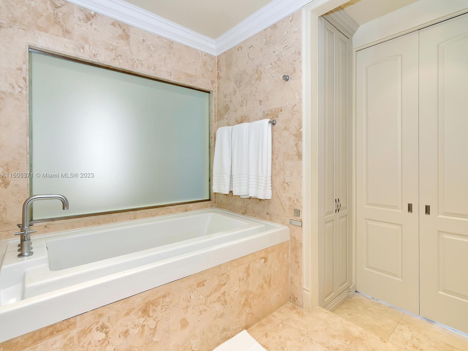 19251 FISHER ISLAND DRIVE Unit: 19251