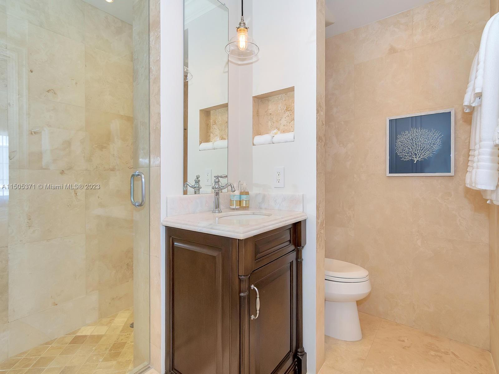 19251 FISHER ISLAND DRIVE Unit: 19251