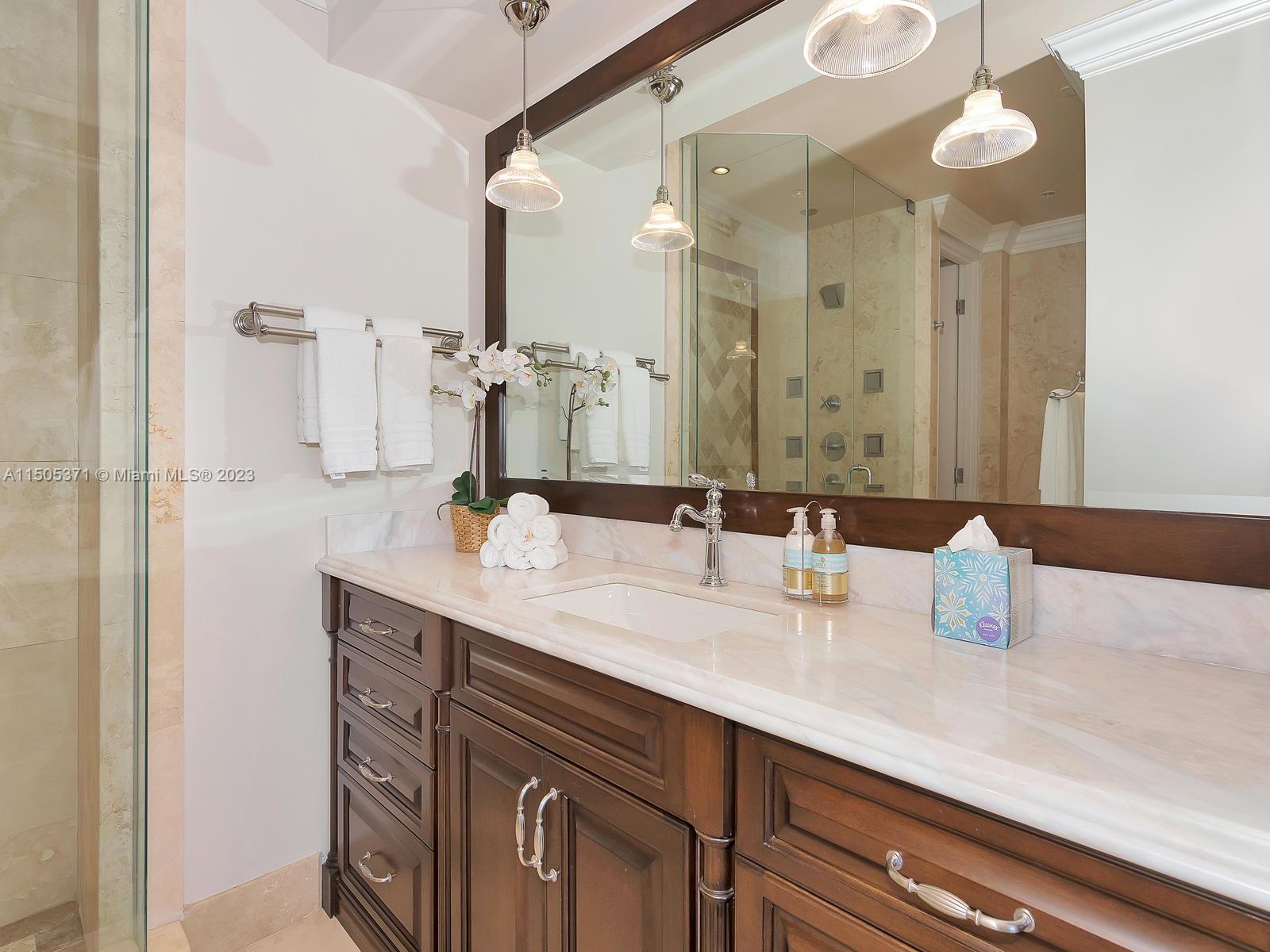 19251 FISHER ISLAND DRIVE Unit: 19251