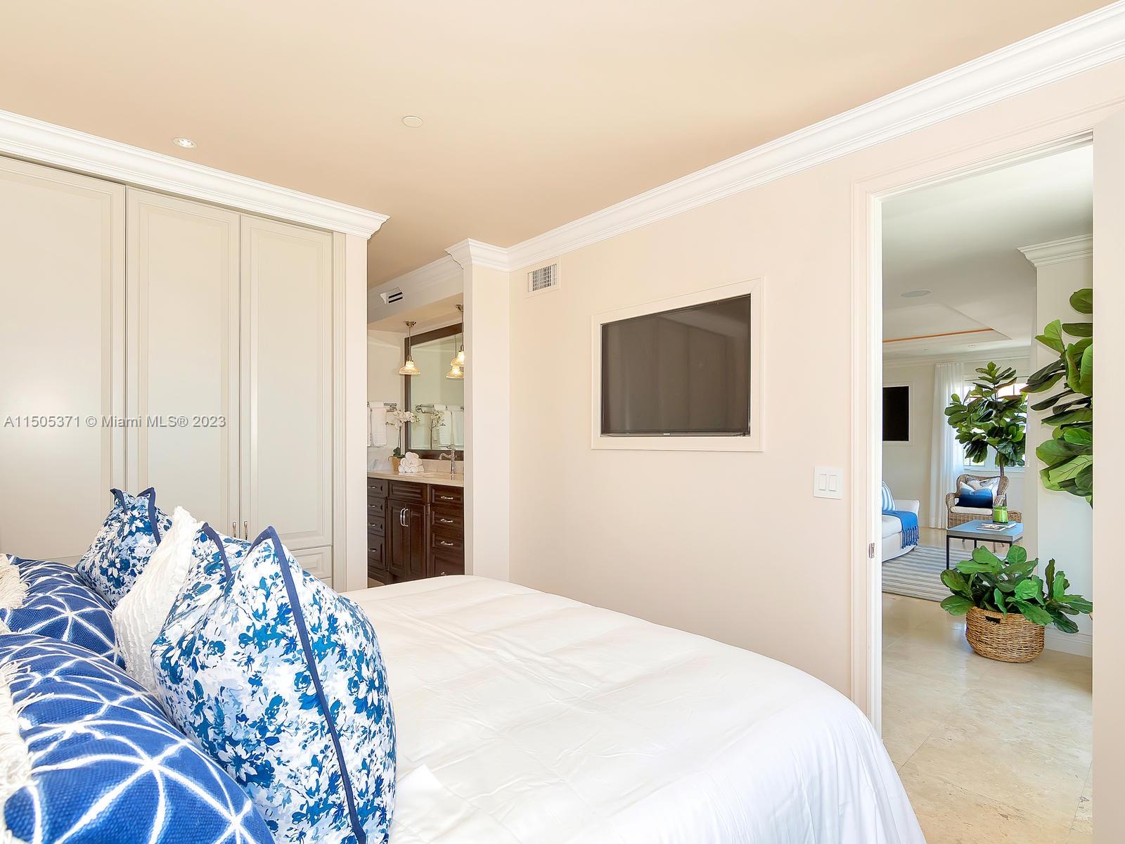 19251 FISHER ISLAND DRIVE Unit: 19251