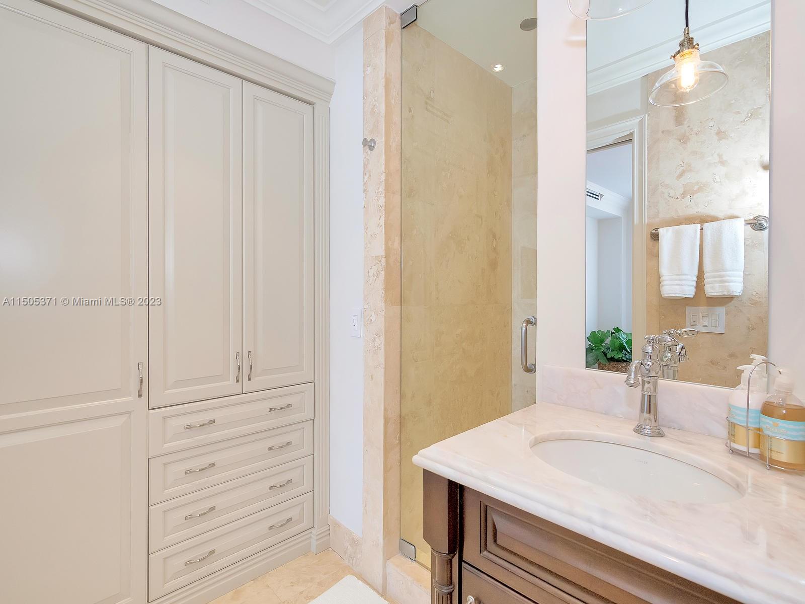 19251 FISHER ISLAND DRIVE Unit: 19251
