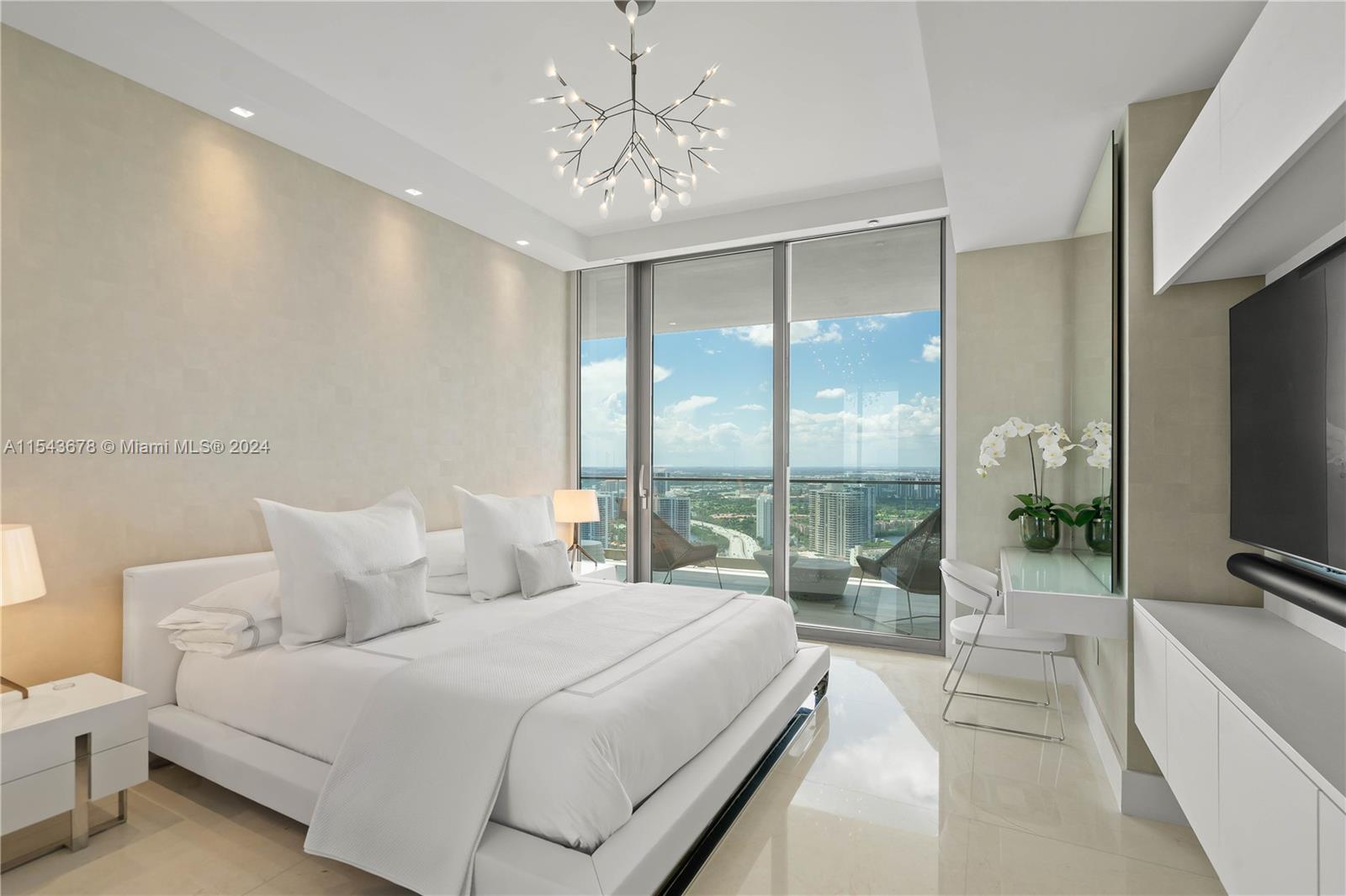 18975 Collins Ave # 3603