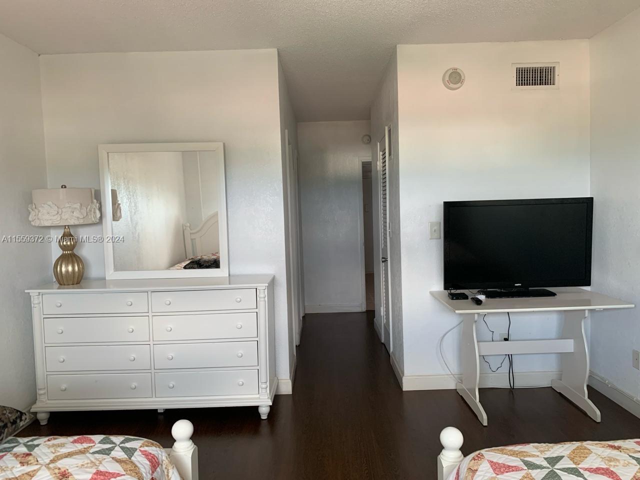 19380 Collins Ave # 1222