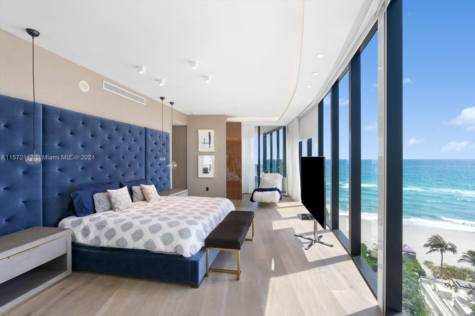 18555 Collins Ave # 701