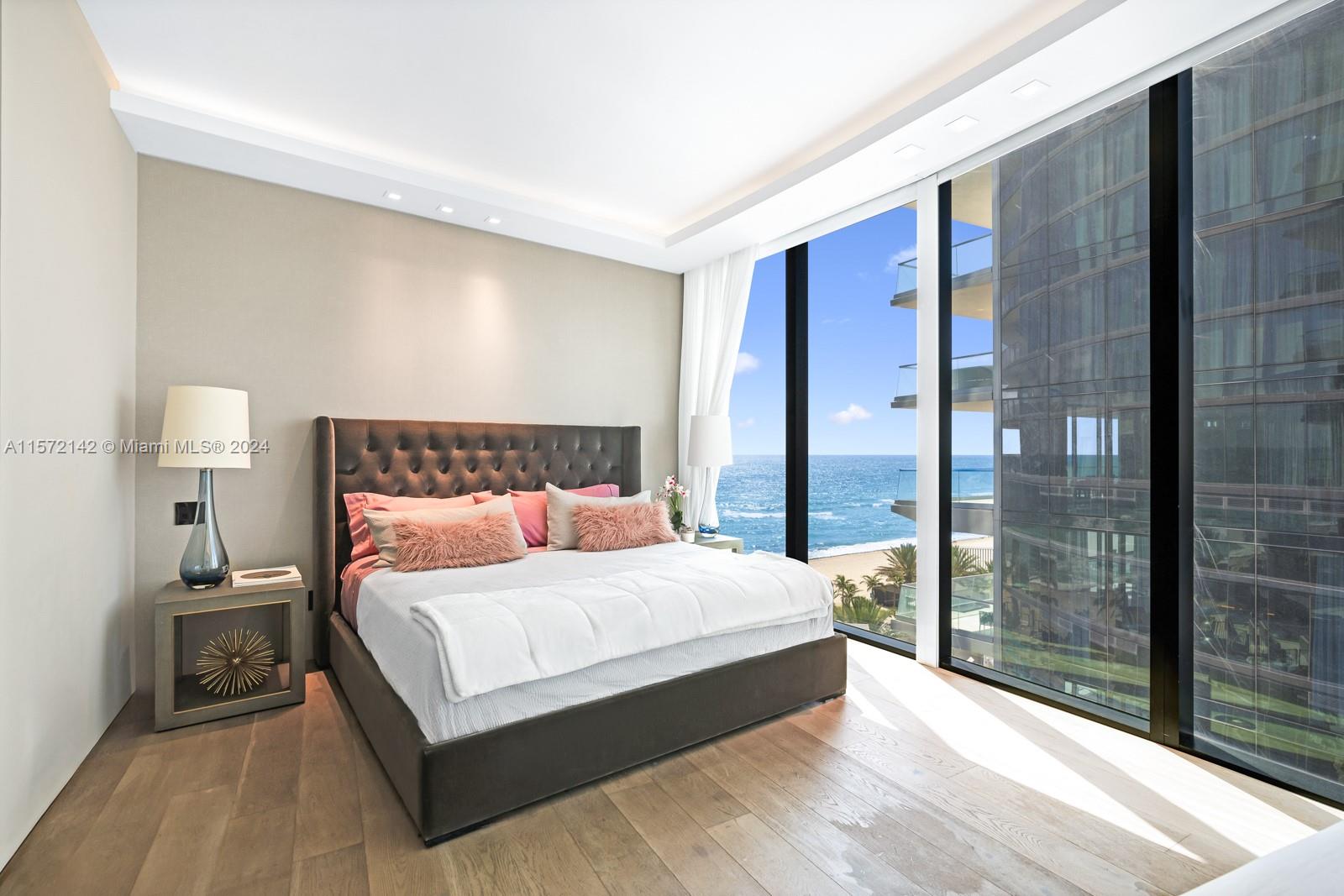 18555 Collins Ave # 701