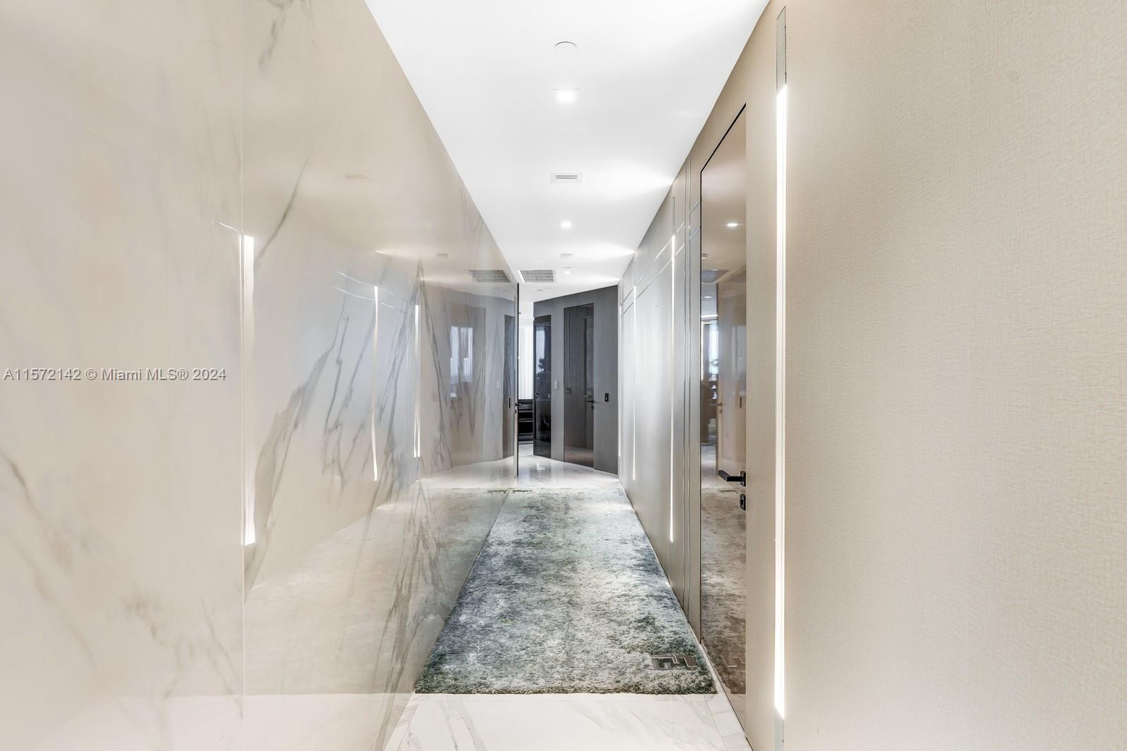 18555 Collins Ave # 701