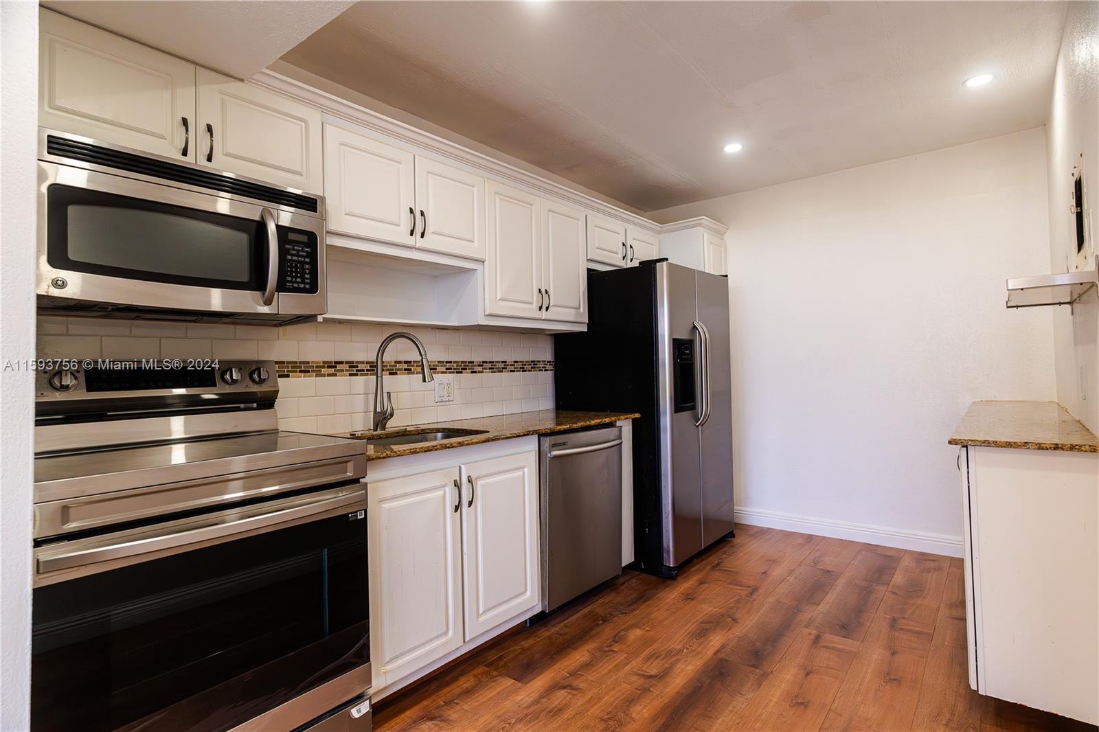 20301 W Country Club Dr # 729