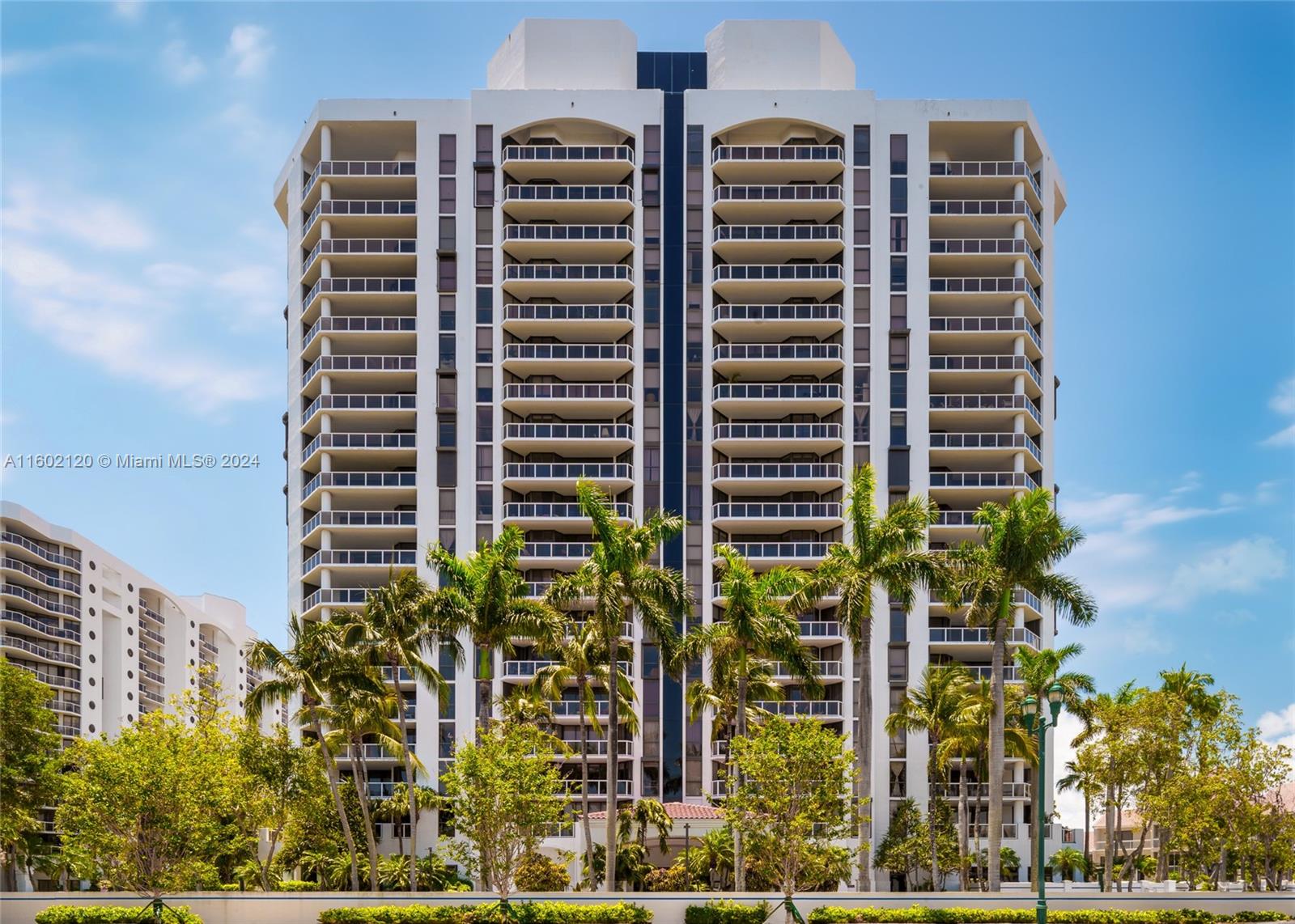 3600 Yacht Club Dr # 202