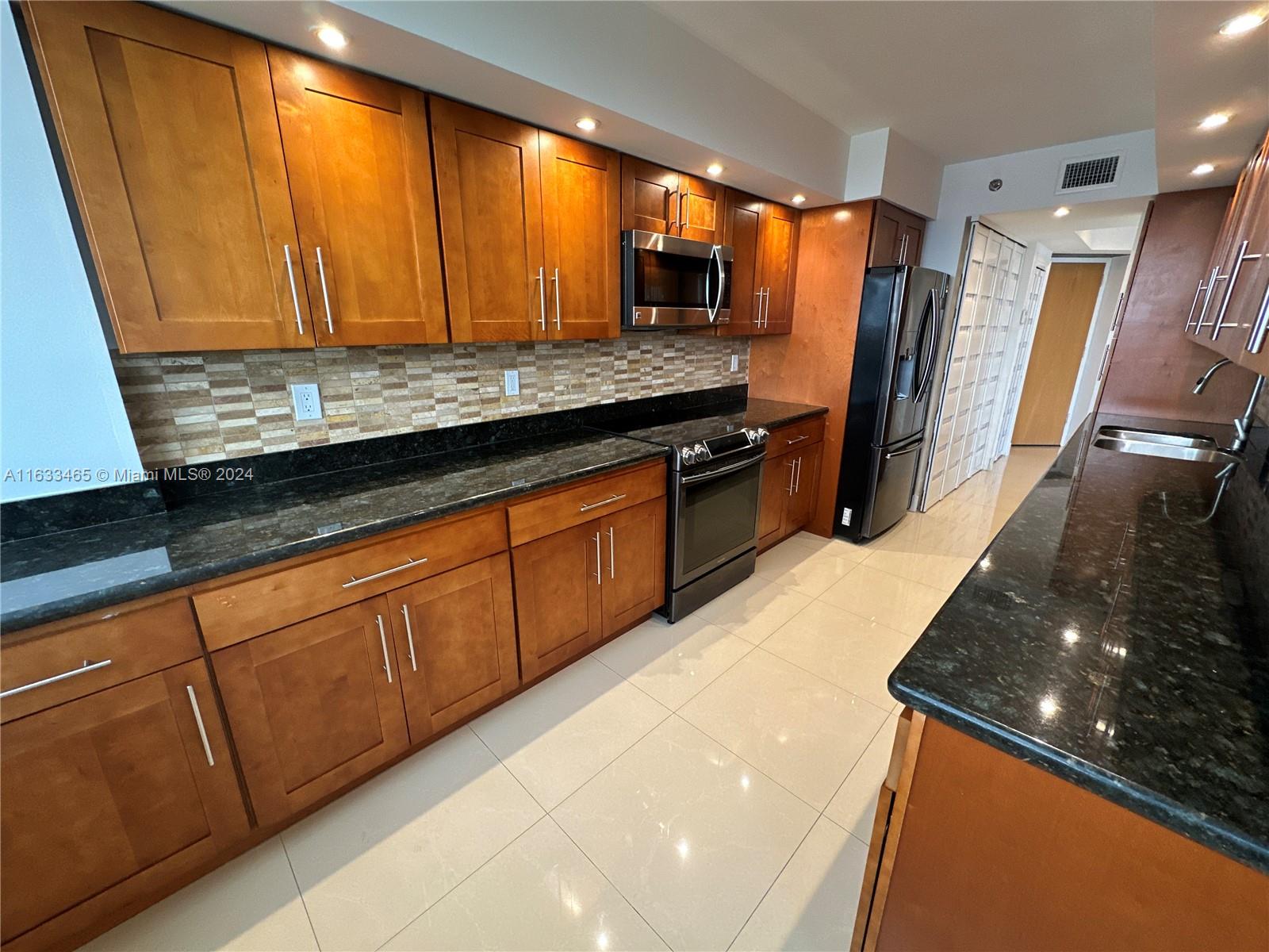 20185 E Country Club Dr # 1105