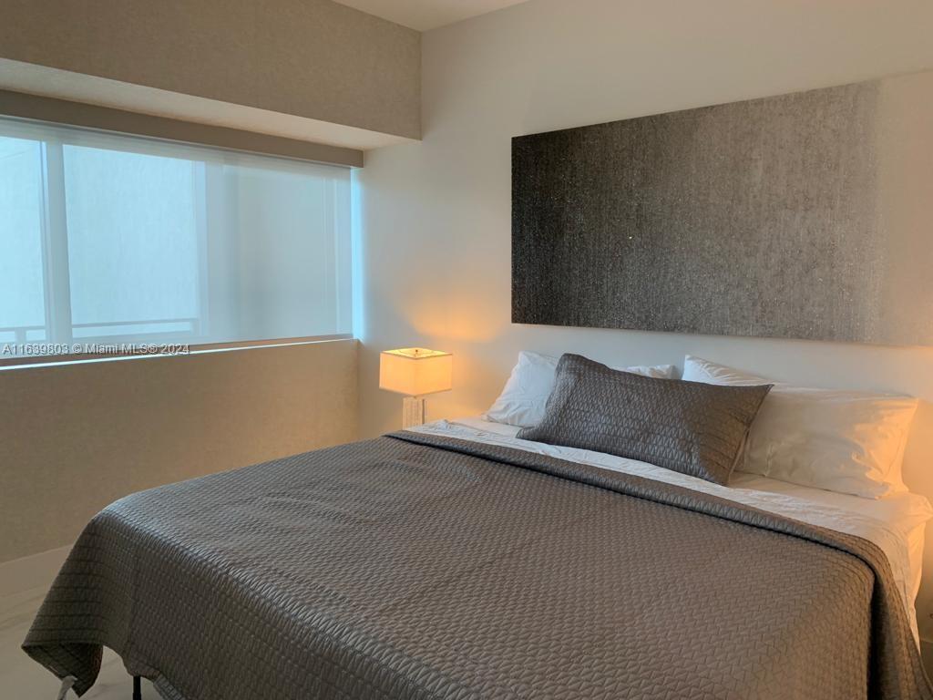 650 NE 32 St # 705