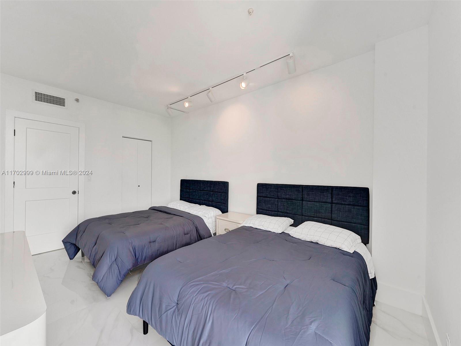 20281 E Country Club Dr # 2109