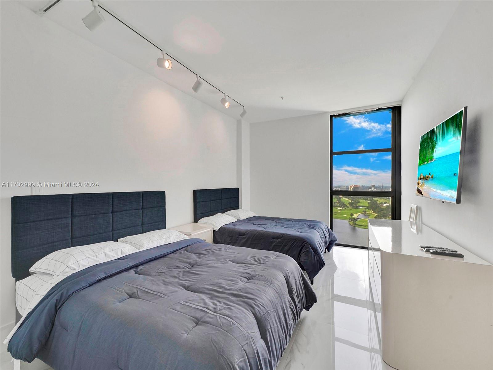 20281 E Country Club Dr # 2109
