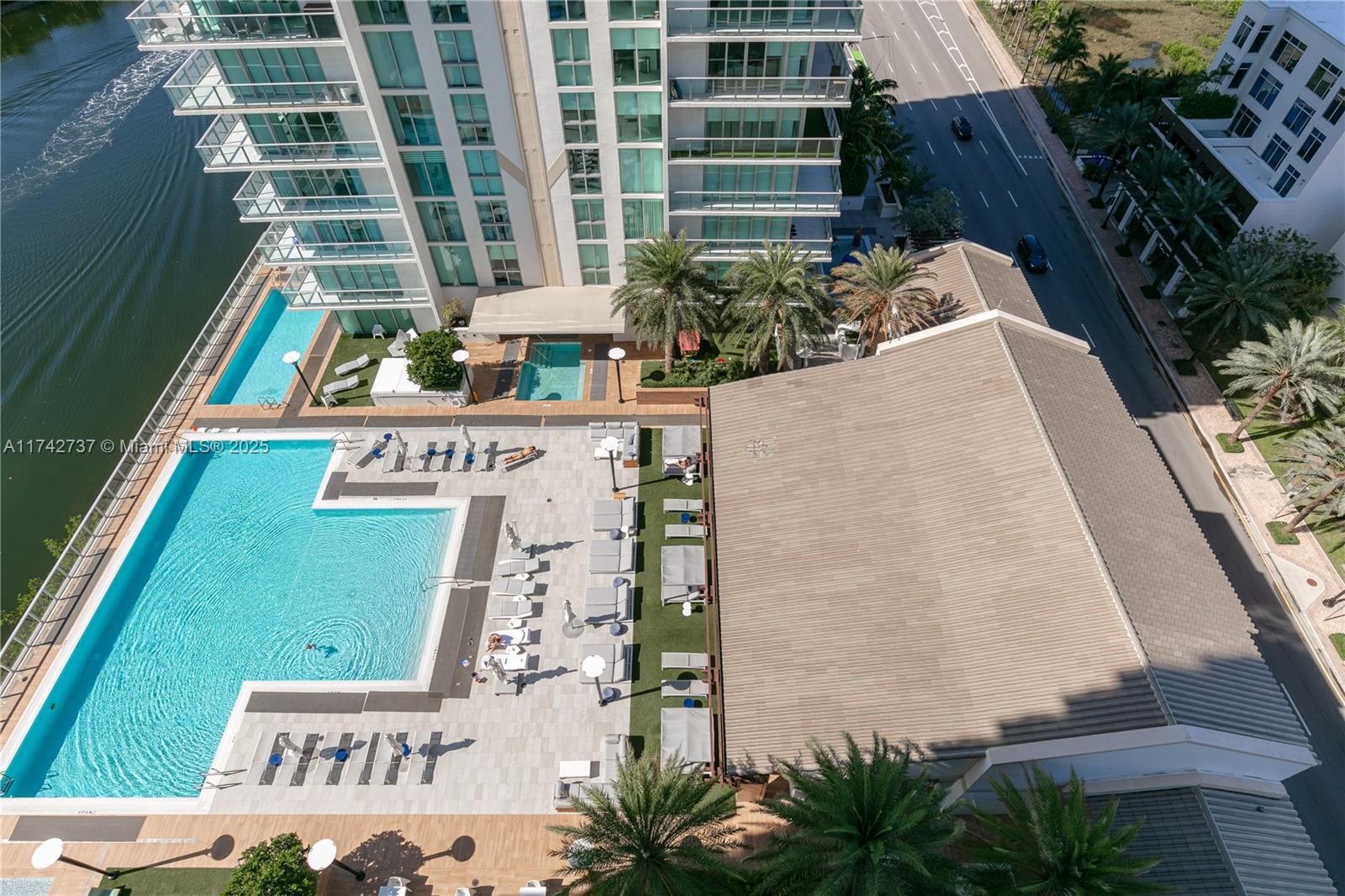 300 Sunny Isles Blvd # 1607 Unit: 4-1607