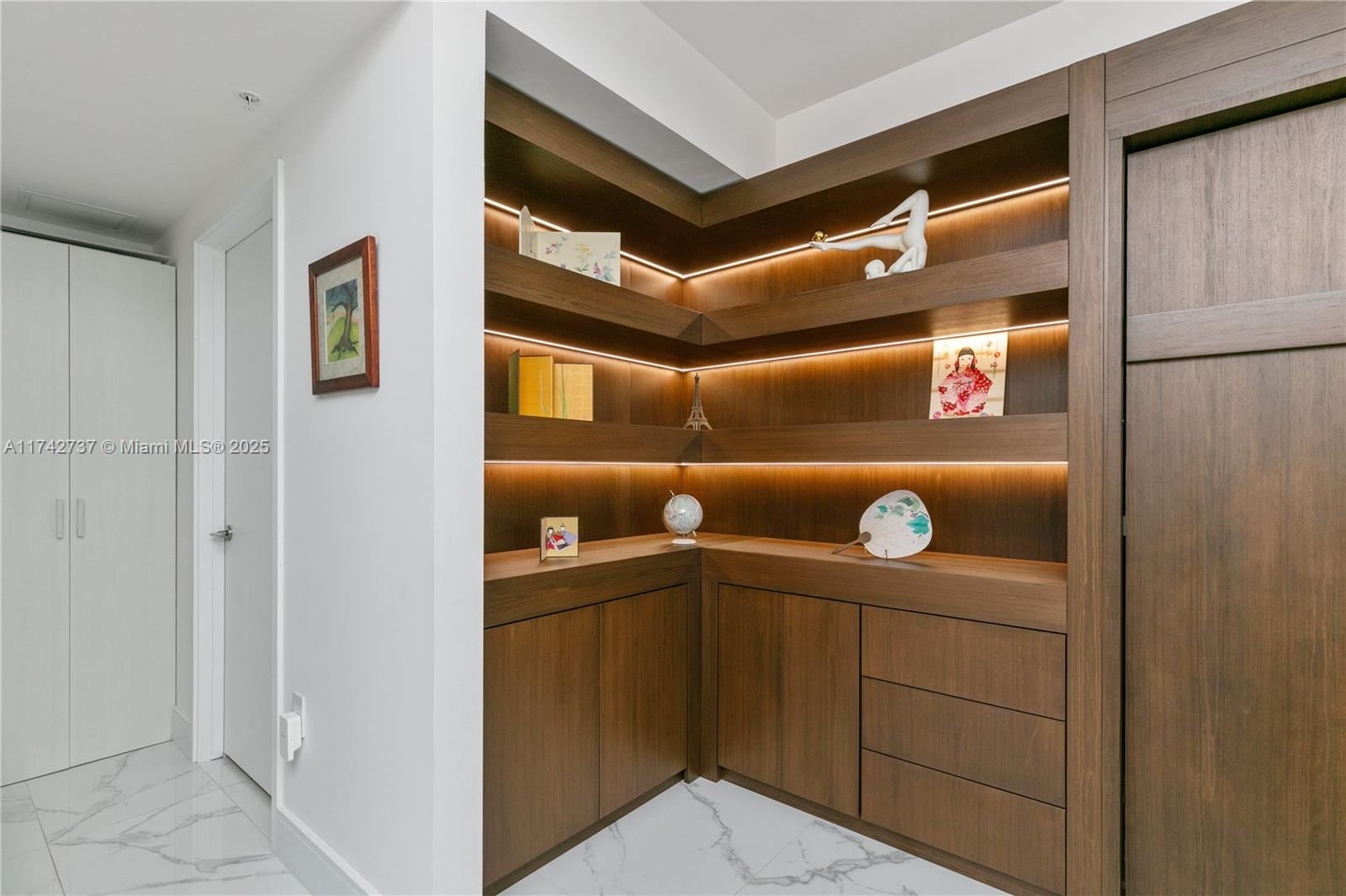 300 Sunny Isles Blvd # 1607 Unit: 4-1607