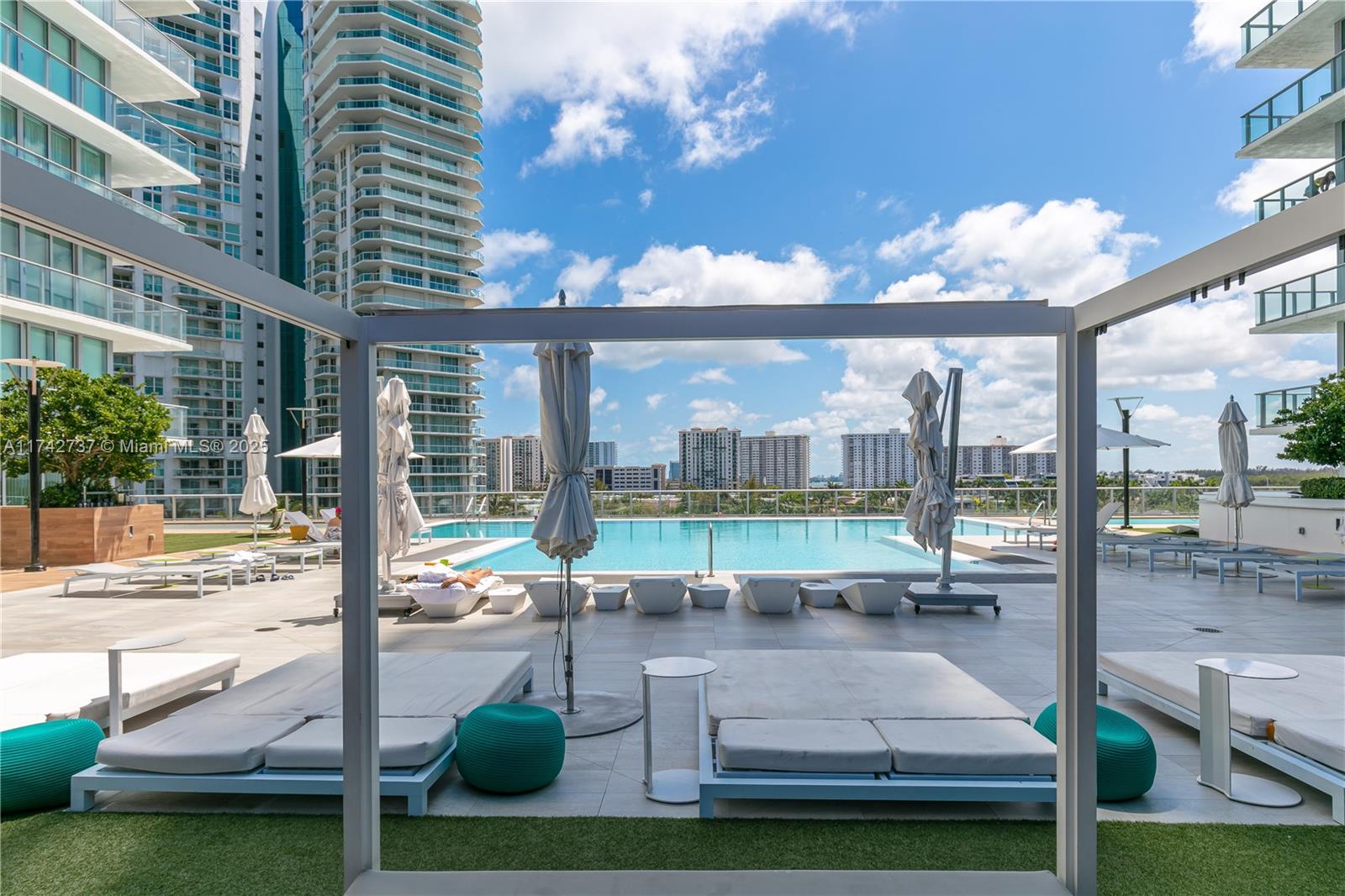 300 Sunny Isles Blvd # 1607 Unit: 4-1607