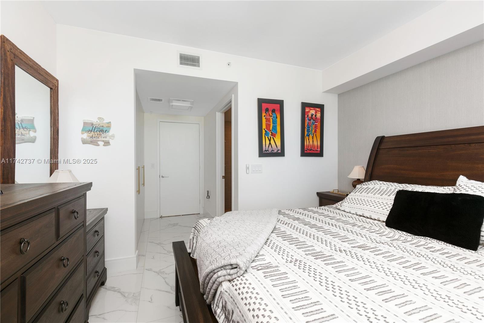 300 Sunny Isles Blvd # 1607 Unit: 4-1607