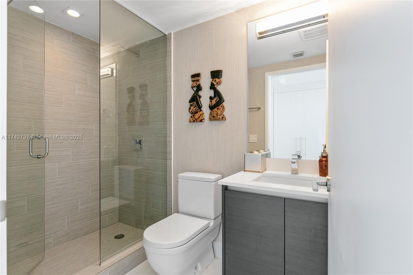 300 Sunny Isles Blvd # 1607 Unit: 4-1607