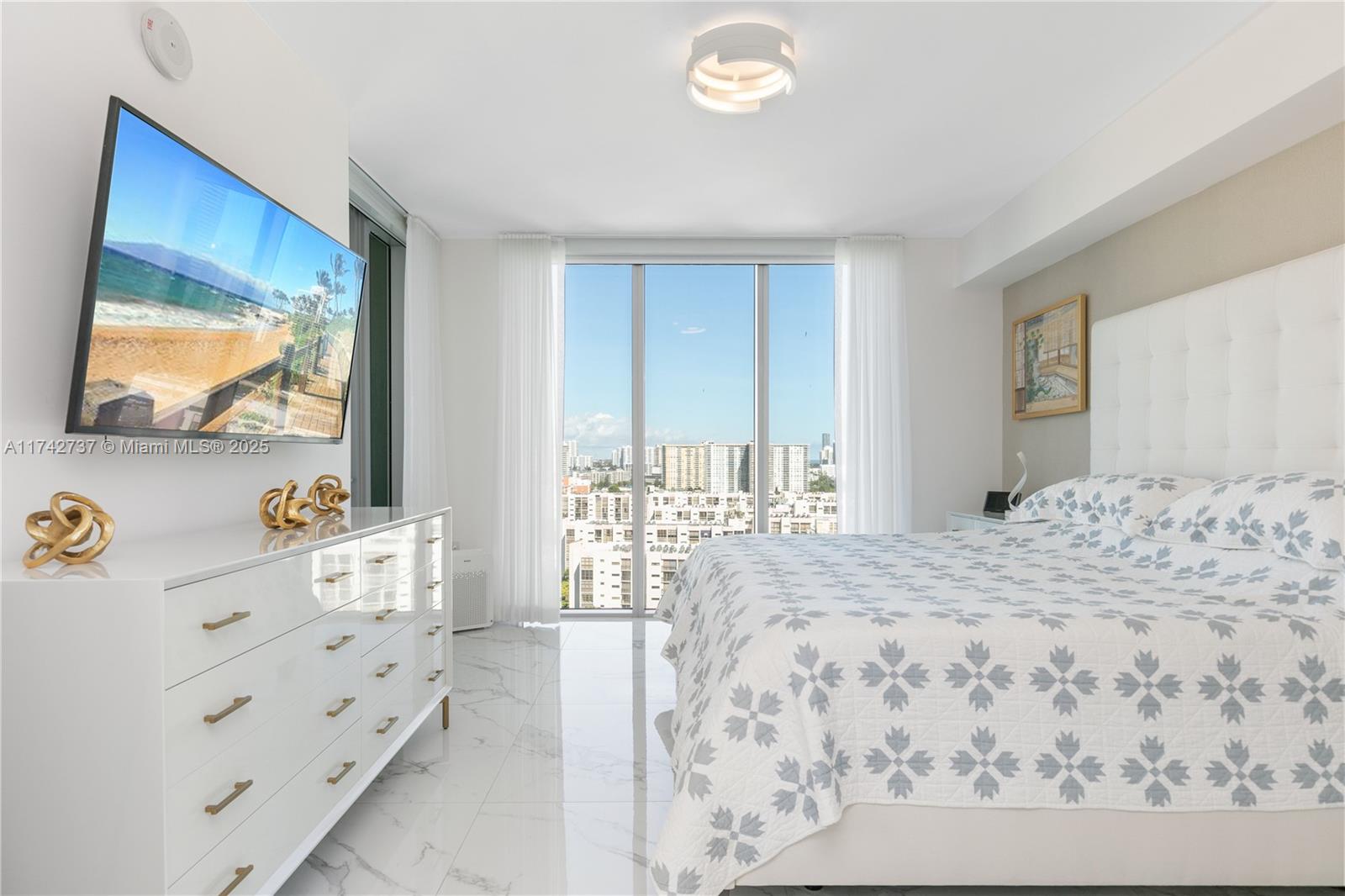 300 Sunny Isles Blvd # 1607 Unit: 4-1607