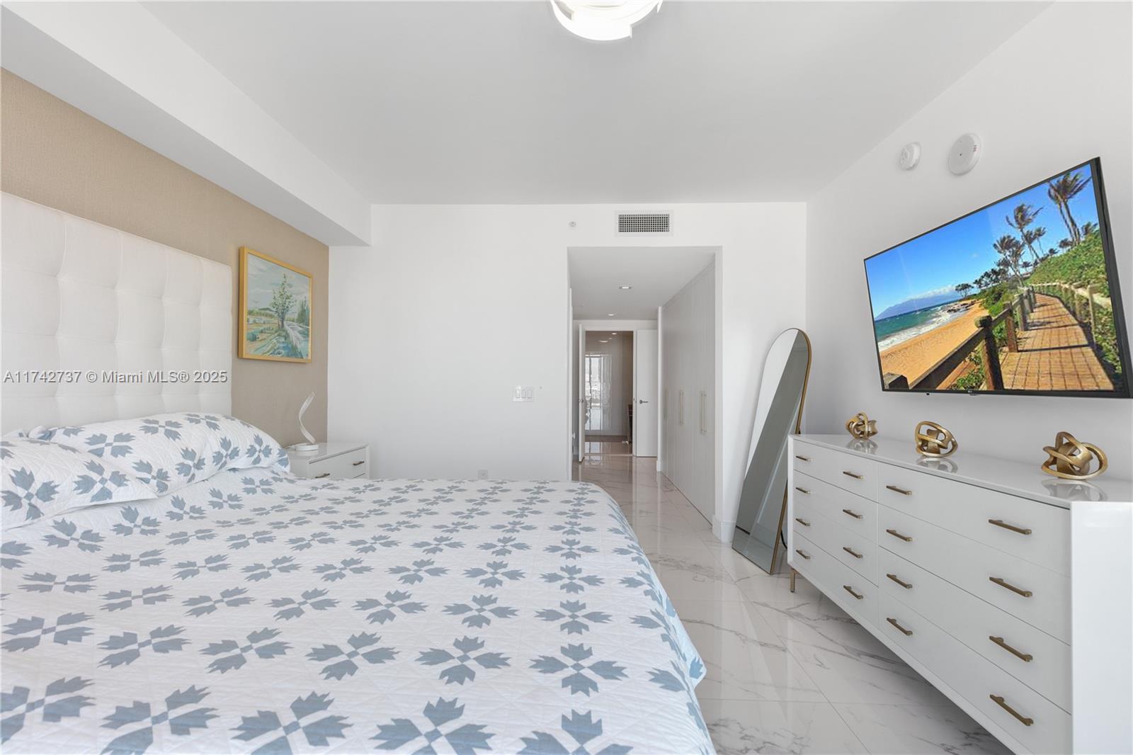 300 Sunny Isles Blvd # 1607 Unit: 4-1607