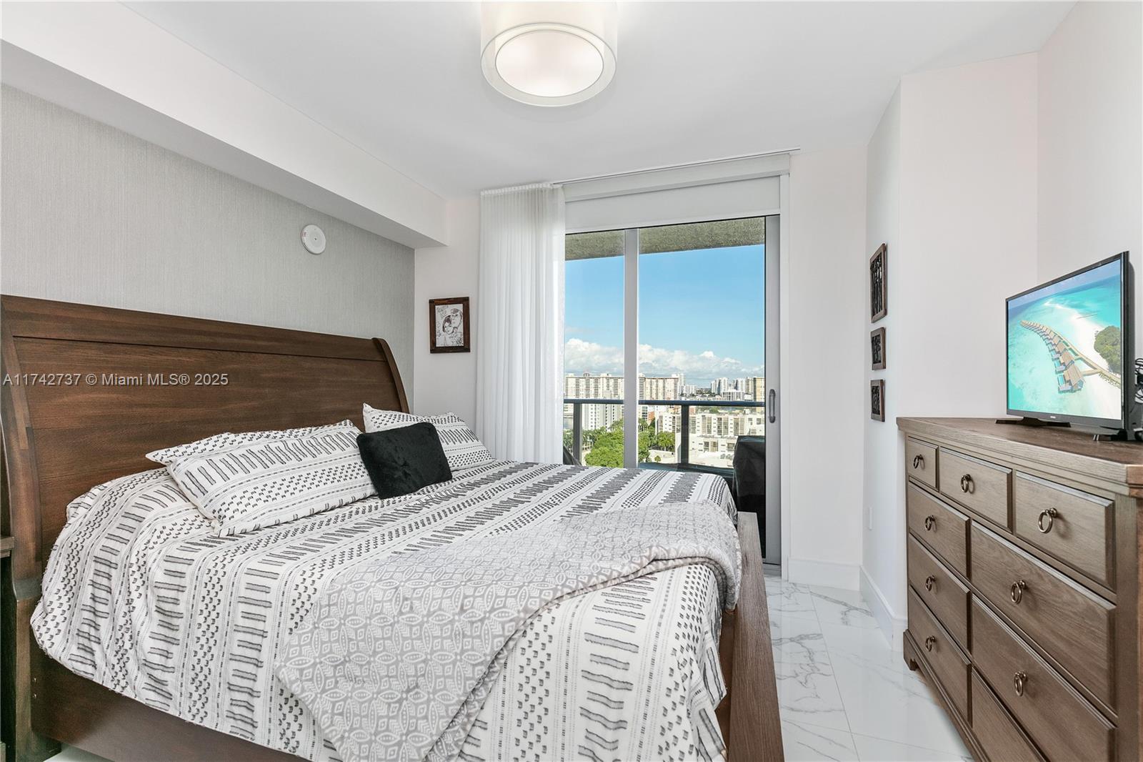 300 Sunny Isles Blvd # 1607 Unit: 4-1607
