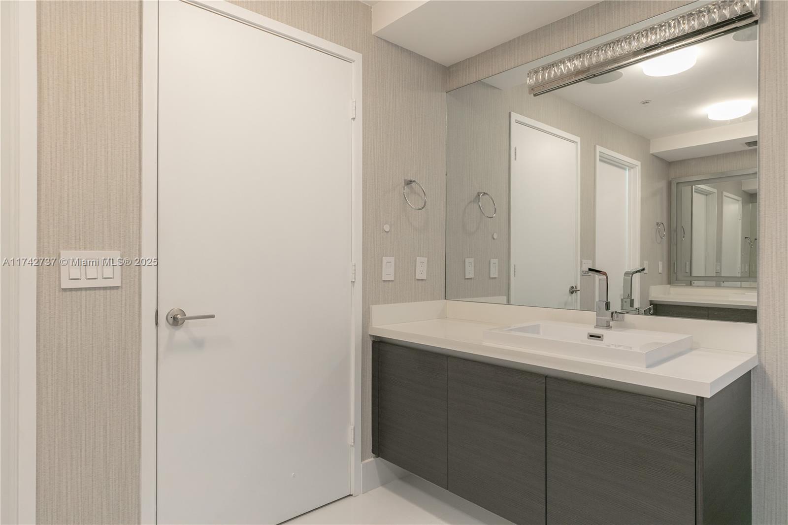 300 Sunny Isles Blvd # 1607 Unit: 4-1607