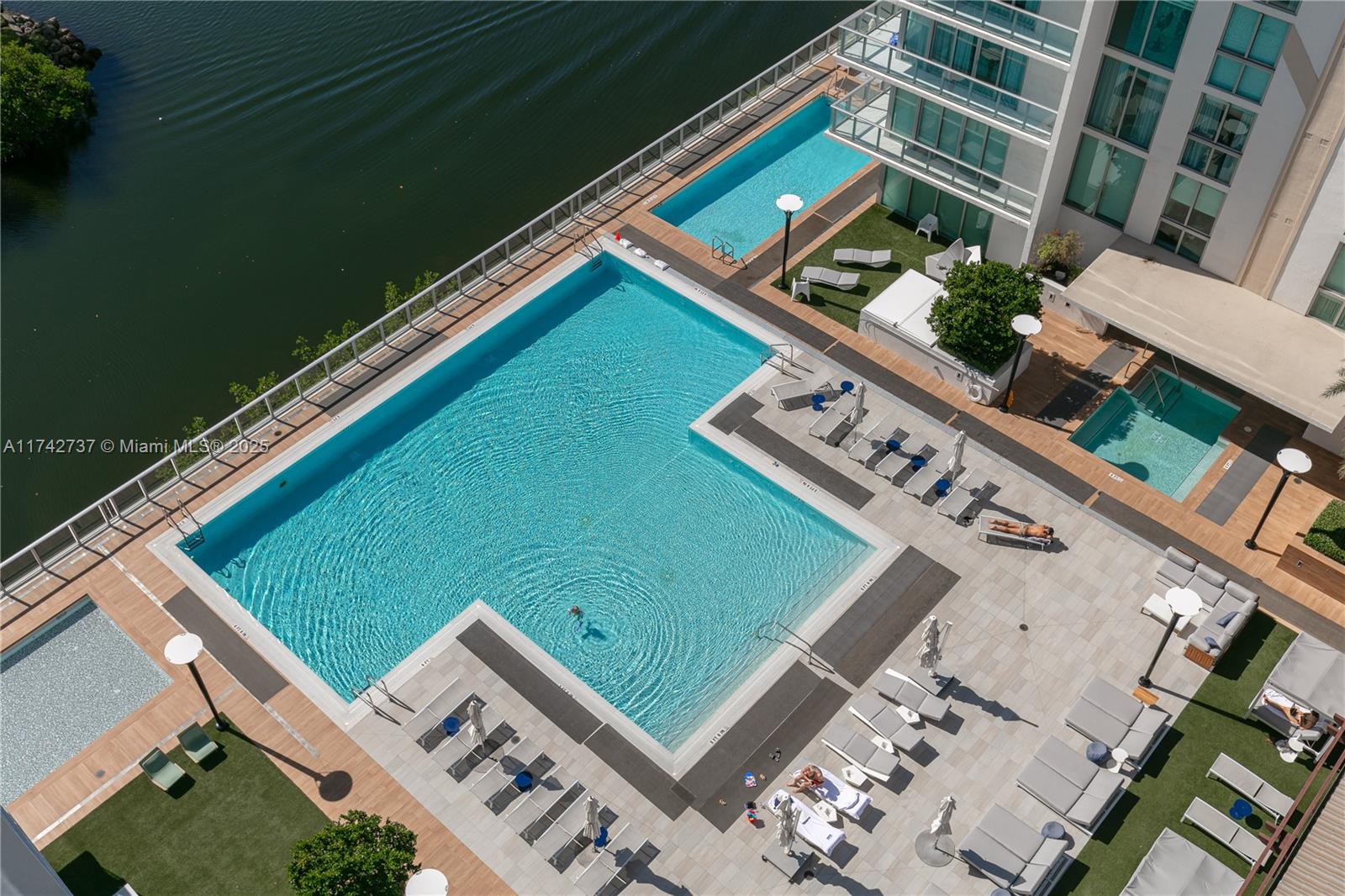 300 Sunny Isles Blvd # 1607 Unit: 4-1607