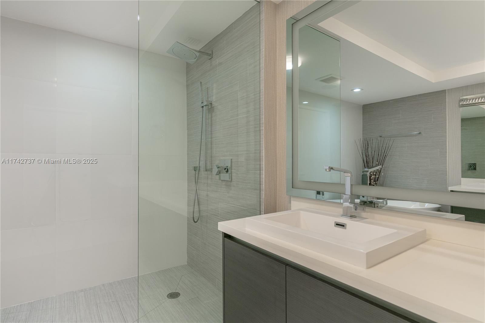 300 Sunny Isles Blvd # 1607 Unit: 4-1607