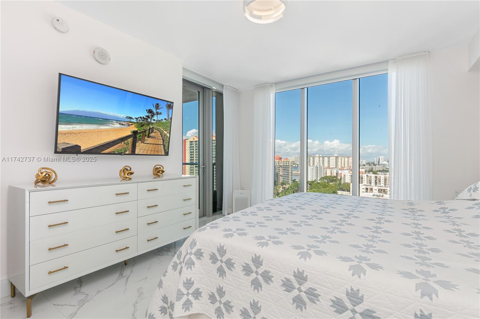 300 Sunny Isles Blvd # 1607 Unit: 4-1607