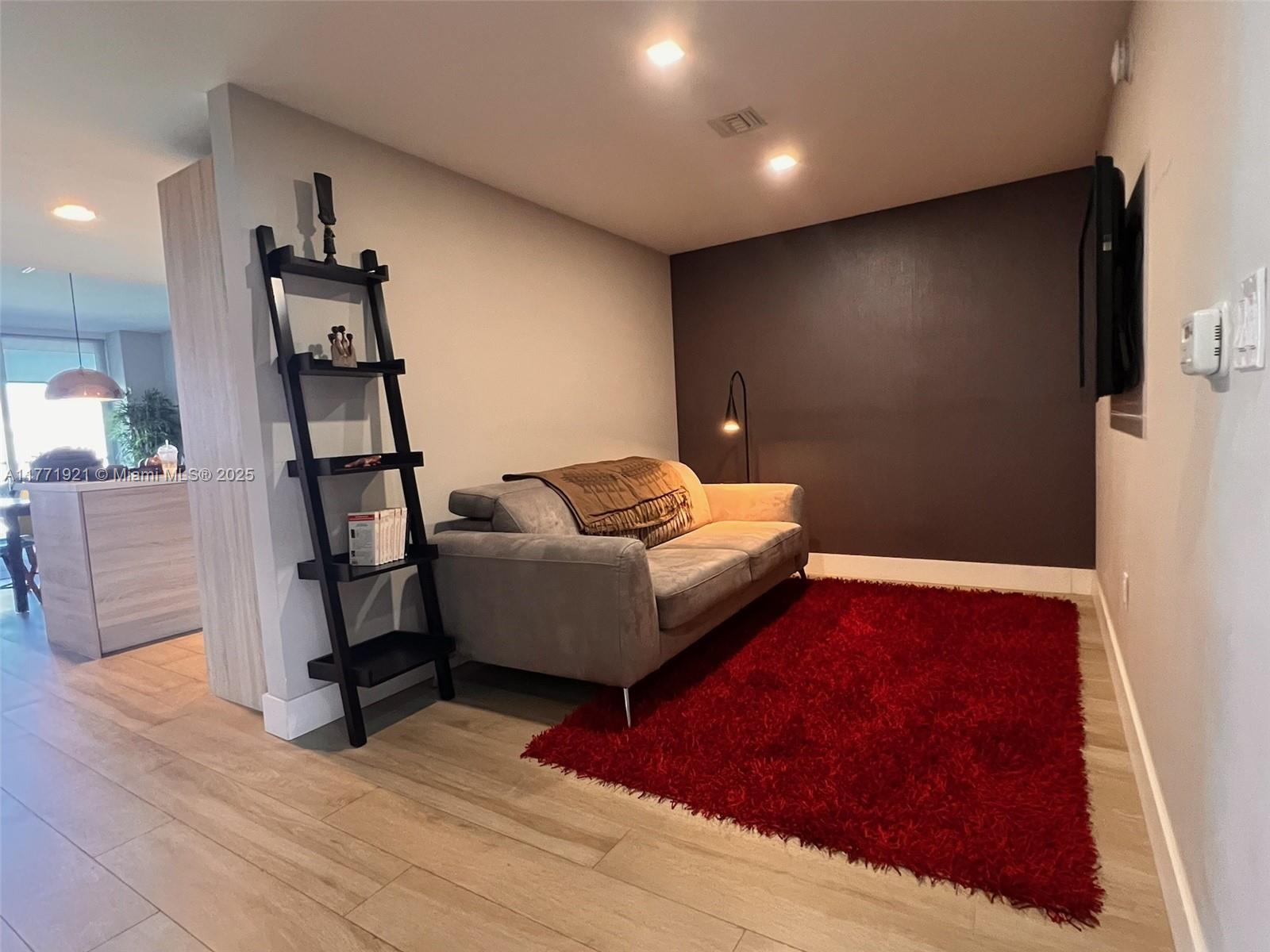 16385 Biscayne Blvd # 1906