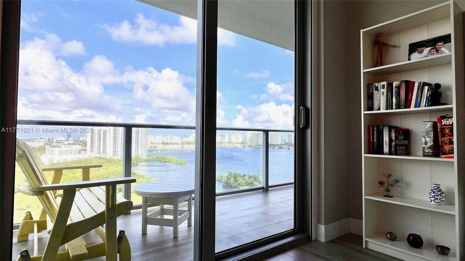 16385 Biscayne Blvd # 1906