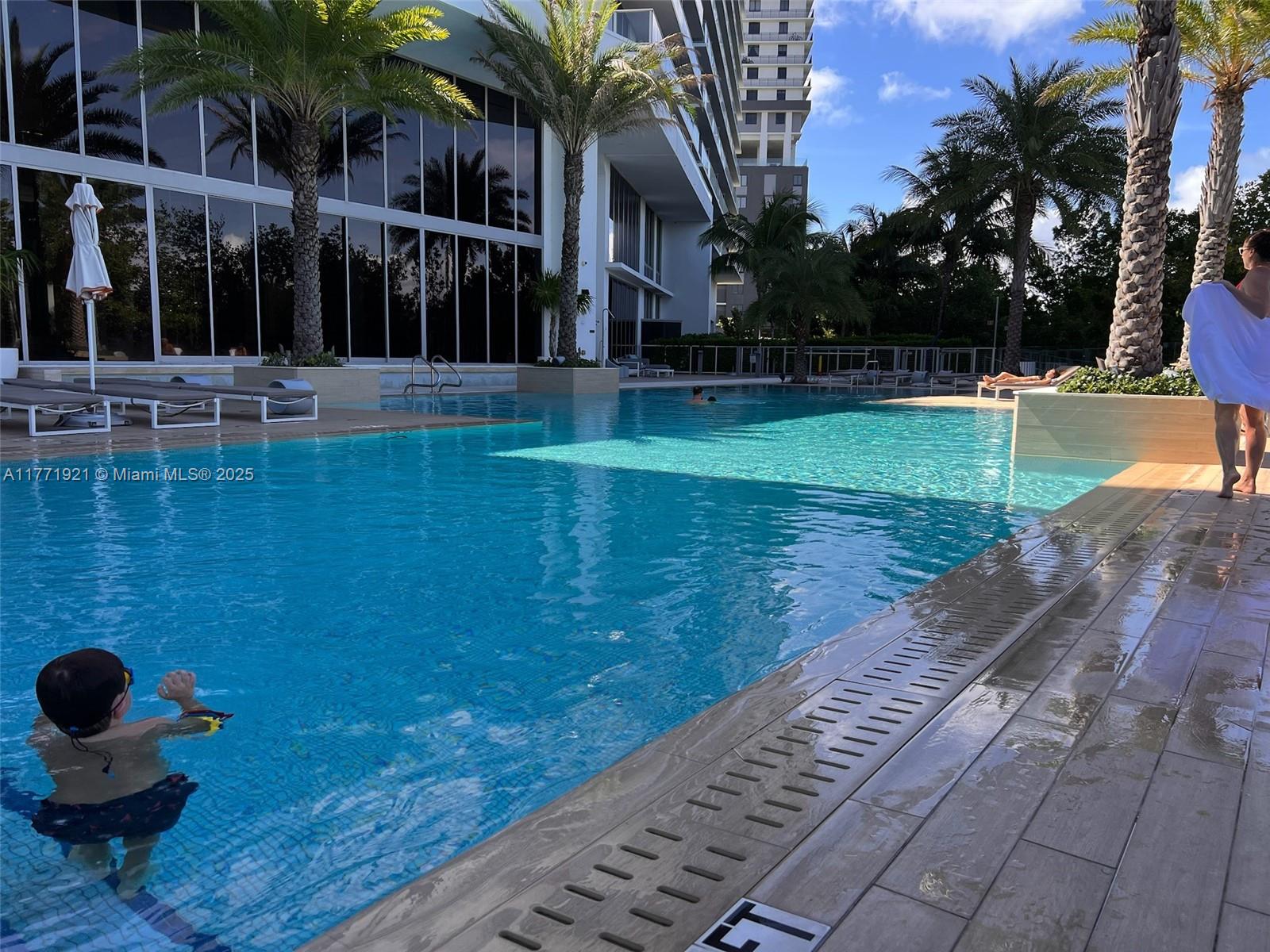 16385 Biscayne Blvd # 1906