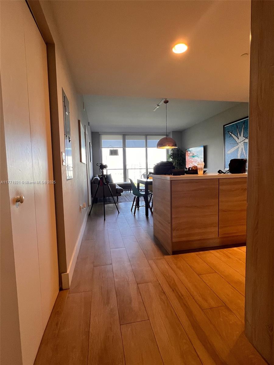 16385 Biscayne Blvd # 1906