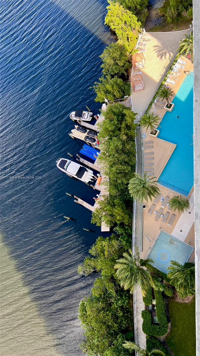 16385 Biscayne Blvd # 1906