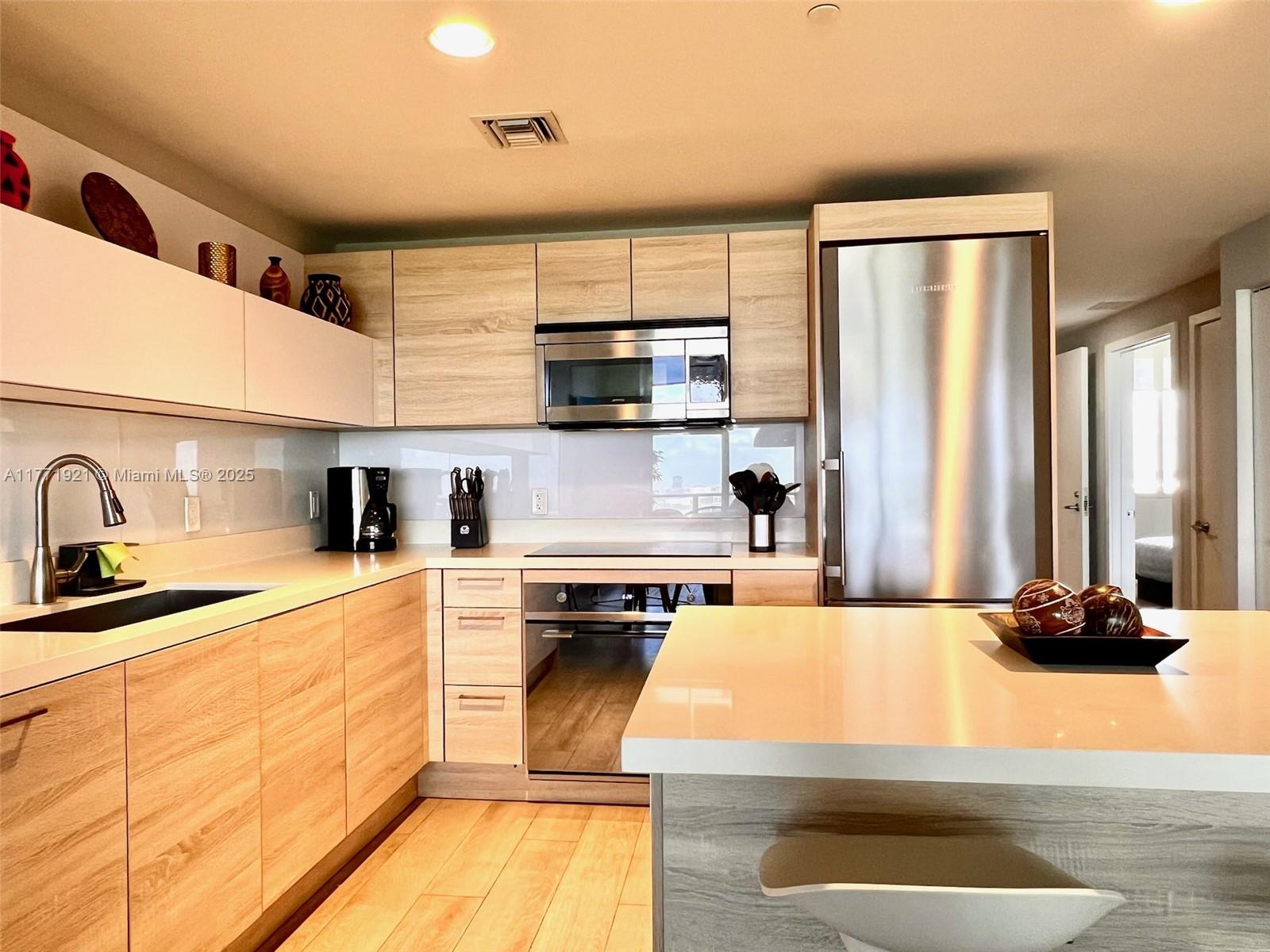 16385 Biscayne Blvd # 1906