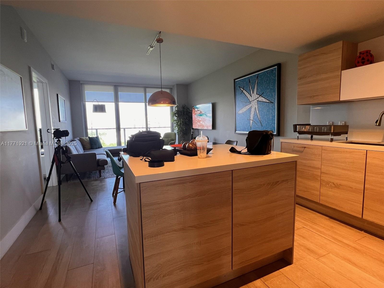 16385 Biscayne Blvd # 1906