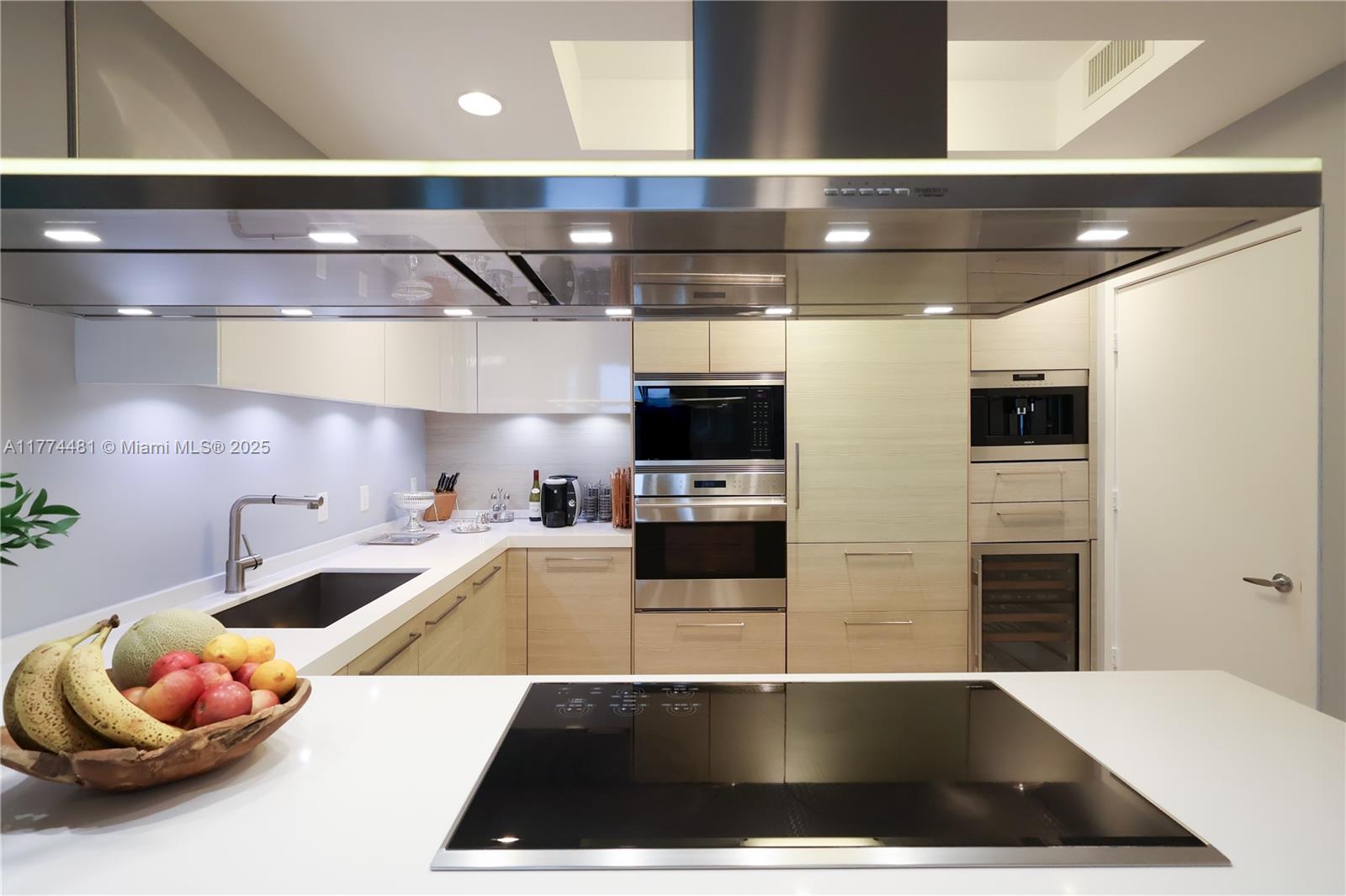 17301 Biscayne Blvd Unit: LPH4