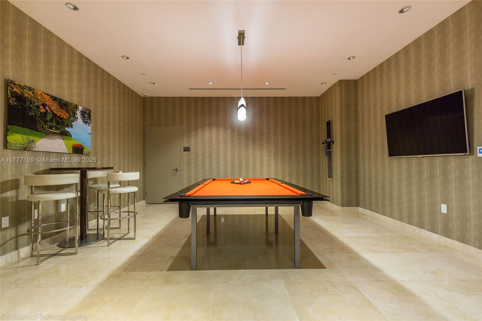 15811 Collins Ave # 1105