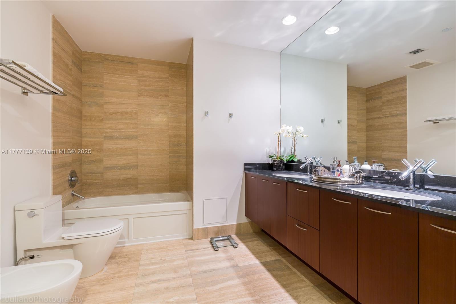 15811 Collins Ave # 1105