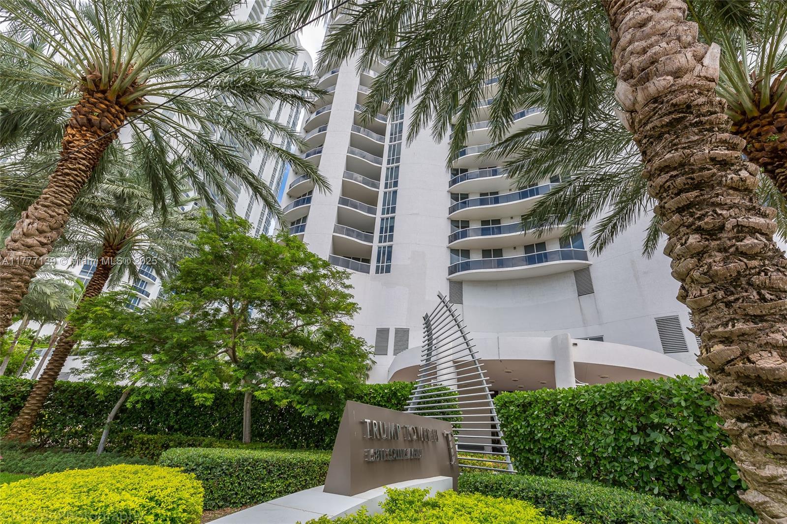 15811 Collins Ave # 1105